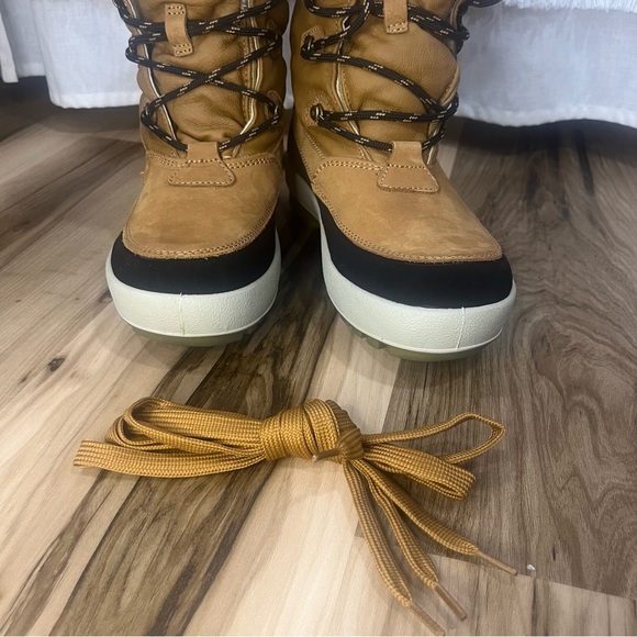 Women’s Sherpa Leather Boots - Picture 4 of 7